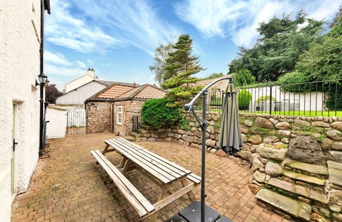 Catterick House | Beautiful villa for 14 guests with WIFI, hot tub, TV and pets allowed