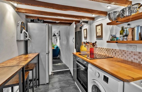 Launceston House | Beautiful villa for 4 guests