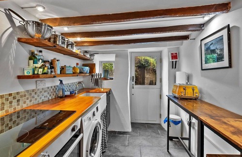 Launceston House | Beautiful villa for 4 guests