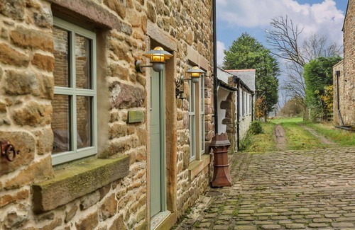 Blackburn House | Beautiful villa for 3 people with WIFI, TV and pets allowed