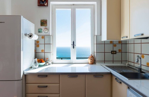 Ospedaletti House | Beautiful villa for 7 people with private pool, WIFI, TV, terrace and parking