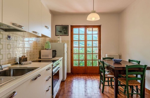 Malcesine Villa | Beautiful villa for 4 guests with WIFI, A/C, TV, patio, pets allowed and parking