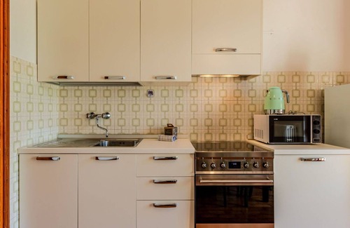 Malcesine Villa | Beautiful villa for 4 guests with WIFI, A/C, TV, patio, pets allowed and parking