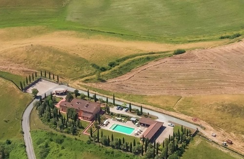 Montaione Villa | Beautiful Villa for big groups composed of 5 apartaments. large pool