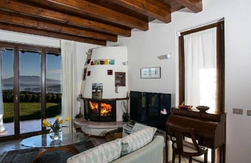 Arona Villa | Beautiful villa in Lake Maggiore, minutes to the very lovely townof Meina