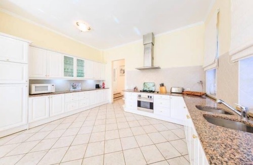 Vale do Garrao Villa | Beautiful villa in Villas Alves. Smart interior, private swimming pool and large garden ES39 - Almancil, Algarve