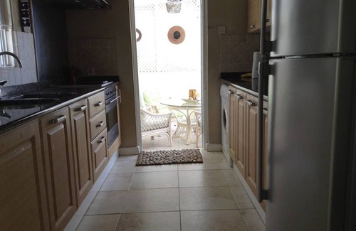 Apple Hall House | Beautiful Villa,Private Pool, Sun Terraces,Garden,Hi Speed Wi Fi, steps to beach