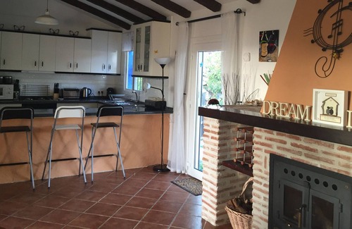 Vinuela Villa | Beautiful Villa with 10 metre X 6 Metre Private Pool, Lake & Mountain Views.