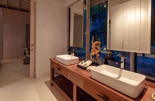 Thong Krut Villa | Beautiful villa with stunning ocean views