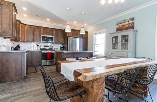 Victoria House | Beautiful water front beach-house in picturesque Victoria-By-The-Sea