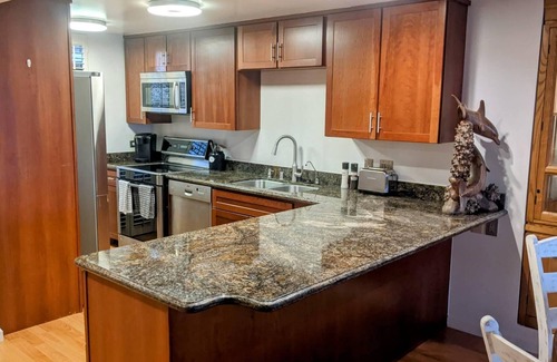 Marina del Rey Condo | Beautiful Waterfront Retreat with Marina Views, Pool/hot tub/gym