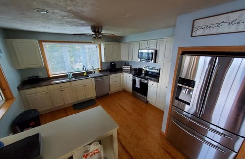 Gilford House | Beautiful Waterfront home located on Lake Winnipesaukee