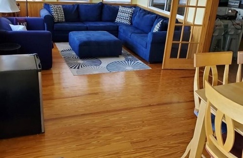 Gilford House | Beautiful Waterfront home located on Lake Winnipesaukee