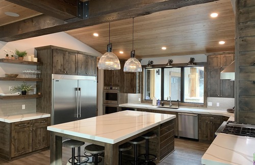 Island Park Cabin | Beautiful waterfront cabin on Bill's Island w/private boat dock & hot tub