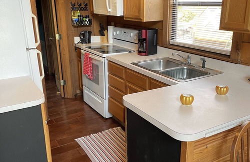 Okeechobee Cabin | Beautiful Waterview Cabin with dock and access to Lake Okeechobee