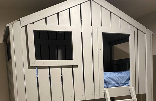 Amherst House | Beautiful well kept new build home