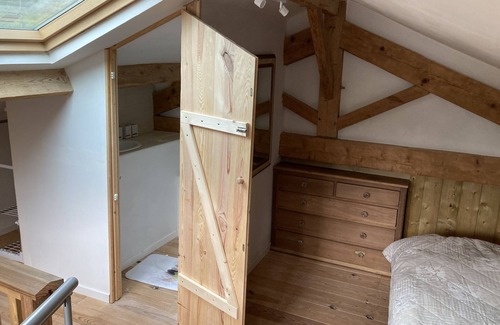 Bazens House | Beautiful wooden clad gite with many original features with hot tub