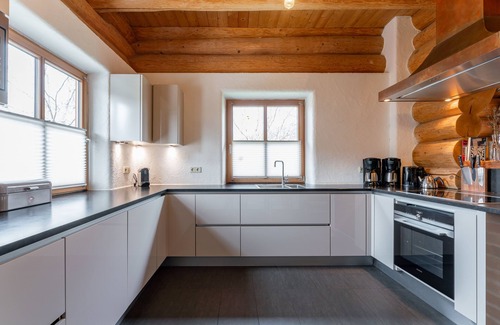 Mauterndorf House | Beautiful wooden log house with sauna and garden
