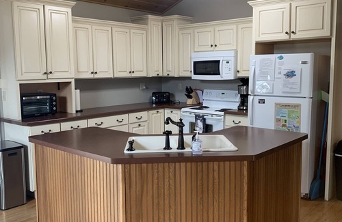 Tomahawk House | Beautiful Year Round Home on Lake Nokomis, on Snowmobile & UTV Trail