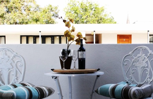 Stellenbosch Central Apartment | Beautiful two-bedroom self-catering unit in the heart of Historic Stellenbosch