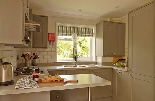 Rookley Cottage | Beautifully appointed cottage with one double and one twin.
