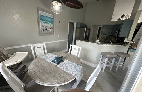 North Port House | Beautifully Decorated & Peaceful Pool Home Oasis In North Port