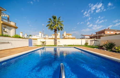 Roldan Villa | Beautifully Decorated Detached Villa FA3RN