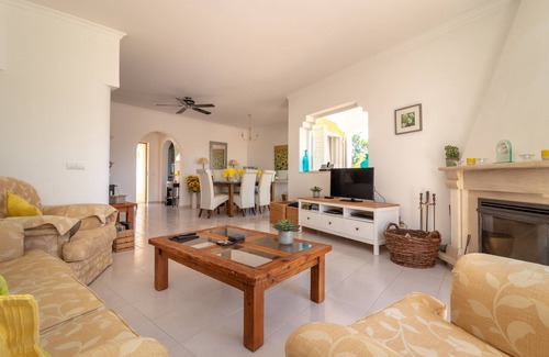 Carvoeiro House | Beautifully Decorated 3 Bedroom Town-house With Wonderful Golf Course Views