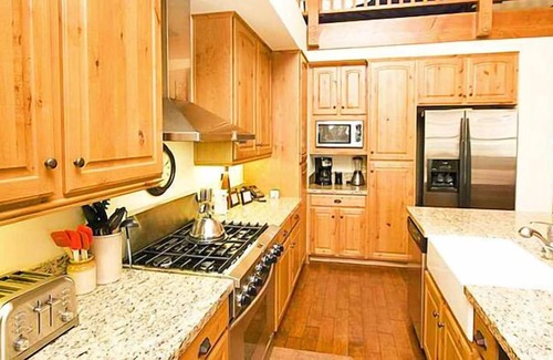 Mammoth Lakes House | Beautifully Designed XXL Luxury Townhome with View of Stream