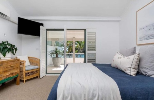 Byron Bay Apartment | Beautifully designed 4 bedroom, 4 bathroom home right across the road from beach