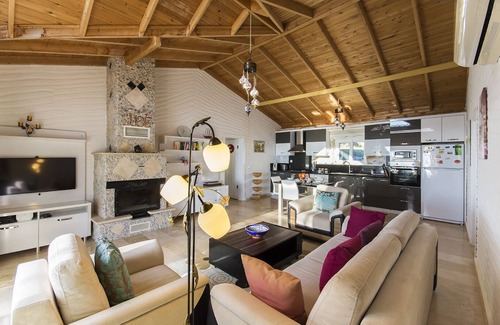 Islamlar Villa | Beautifully Designed Secluded Two Bedroom Villa with Heated Pool.