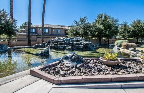 Fox Crossing Condo | Beautifully Furnished Condo Backing to The Water @ "The Bridges" -Chandler