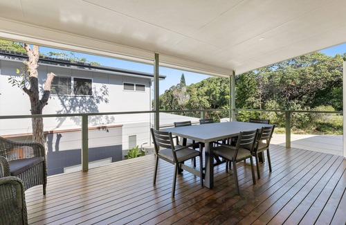 Point Lookout House | Beautifully presented 4 bedroom house - Walk to everything
