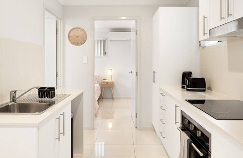 Rocklea Apartment | Beautifully Presented and Close to Transport!