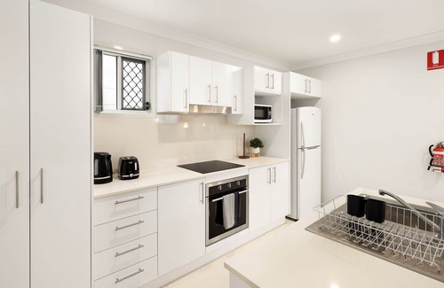 Rocklea Apartment | Beautifully Presented and Close to Transport!