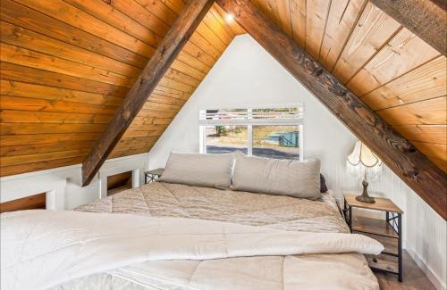 Agate Ski Chalet | Beautifully Remodeled Beach Front A-Frame