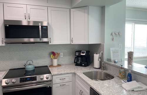 Myrtle Beach Condo | BEAUTIFULLY RENOVATED DIRECT OCEANFRONT CORNER UNIT IN PELICAN'S LANDING- 3/2.5