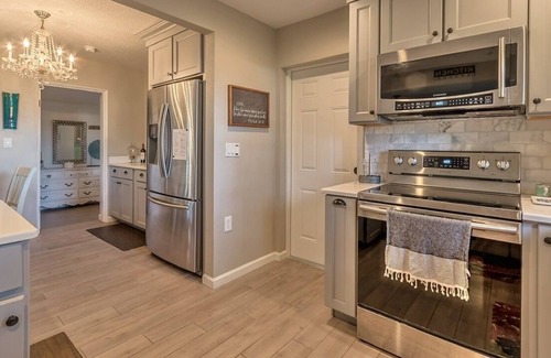 Mount Dora House | Beautifully Renovated 3bed 2bath Farmhouse with Pool! 5 min drive to Mount Dora!
