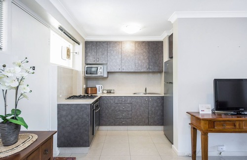 Fremantle Apartment | Beautifully renovated studio apartment in Fremantle