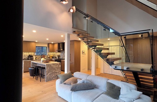 Whistler Creekside House | Beautifully Renovated & Fully Furnished 5 Bedroom, 4 Bathroom Home in Creekside