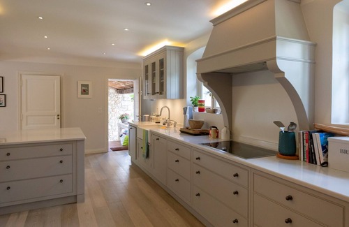 Opio House | Beautifully renovated home, perfect for families to share , sleeps 12-14