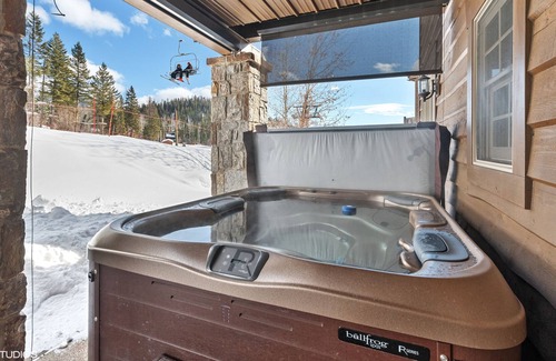 Whitefish House | Beautifully Renovated 3BD 3.5BA Slopeside unit! Private Hot tub!