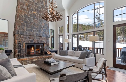 Whitefish House | Beautifully Renovated 3BD 3.5BA Slopeside unit! Private Hot tub!