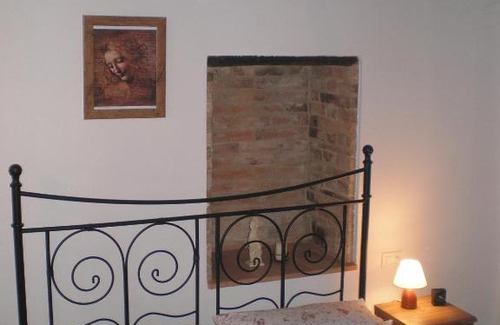 Monte Rinaldo House | Beautifully restored 3 storey townhouse in the historic centre of hilltop town