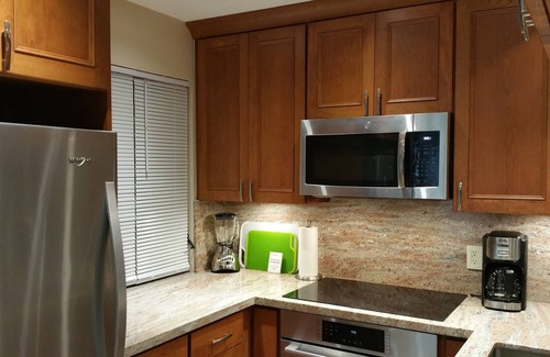 Wailea Apartment | Beautifully Studio Condo just steps to the Beach. Stunning Ocean Front Pool.