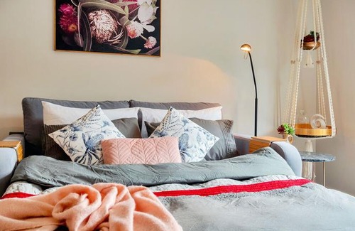 Newton House | Beautifully Styled 2br W/ 2 Carparks + Aircon