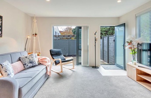 Newton House | Beautifully Styled 2br W/ 2 Carparks + Aircon