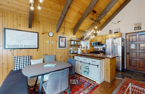Mammoth Lakes Condo | Beautifully updated townhome with a sauna