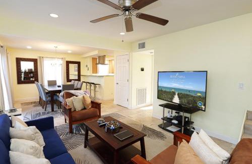 Captiva House | Beautifully Updated, 4 Bedroom Pool Home, 50 Yards to the Beach! Captiva Escapade