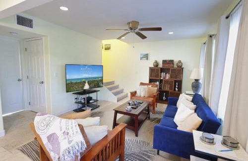 Captiva House | Beautifully Updated, 4 Bedroom Pool Home, 50 Yards to the Beach! Captiva Escapade